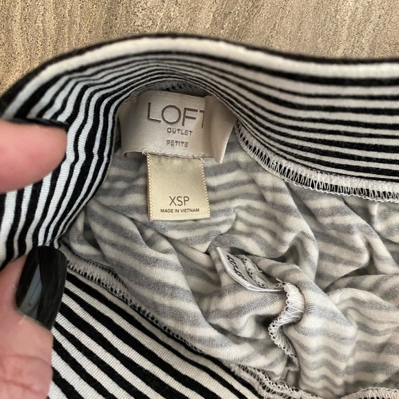 Ann Taylor Loft Black White Striped Long Straight Maxi Pencil Skirt Petite Xs - Picture 4 of 4